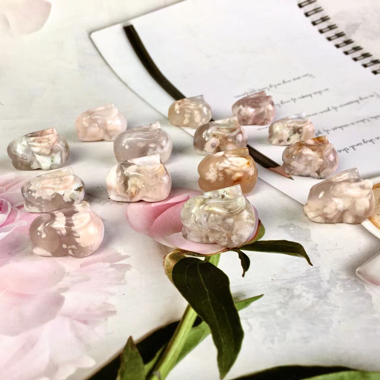 High quality wholesale Natural Crystal Sakura agate rabbit For Decoration