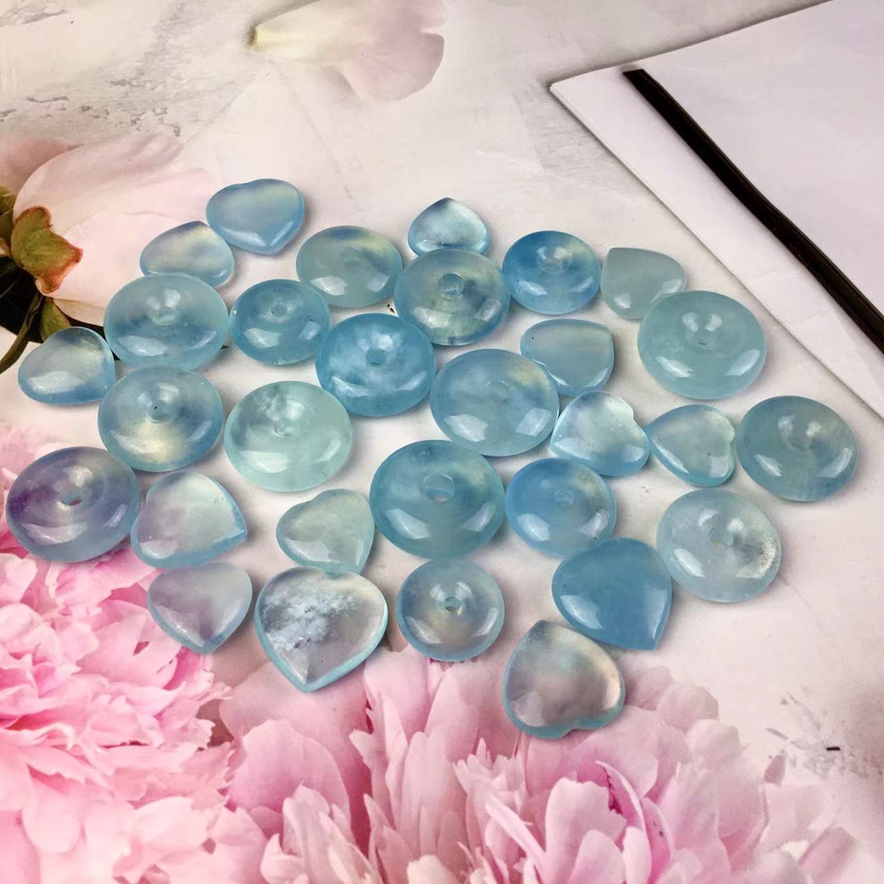 High quality wholesale Hand carved Natural Crystal Aquamarine Safety buckle and Heart For Decoration 1g