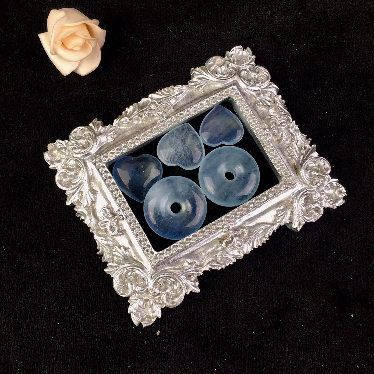 High quality wholesale Hand carved Natural Crystal Aquamarine Safety buckle and Heart For Decoration 1g