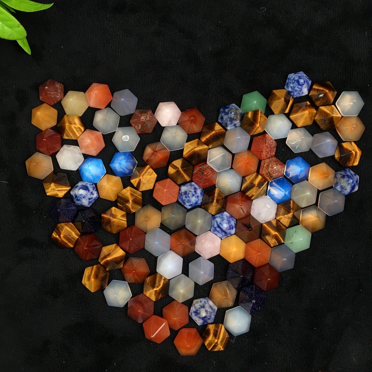 Wholesale mix Irregular stone pendants beads Natural Crystal quartz red agate green aventurine rose quartz kiwi blue spot red jasper black obsidian ocean jasper stone charms Healing Crystal gemstone charms for decoraiotion