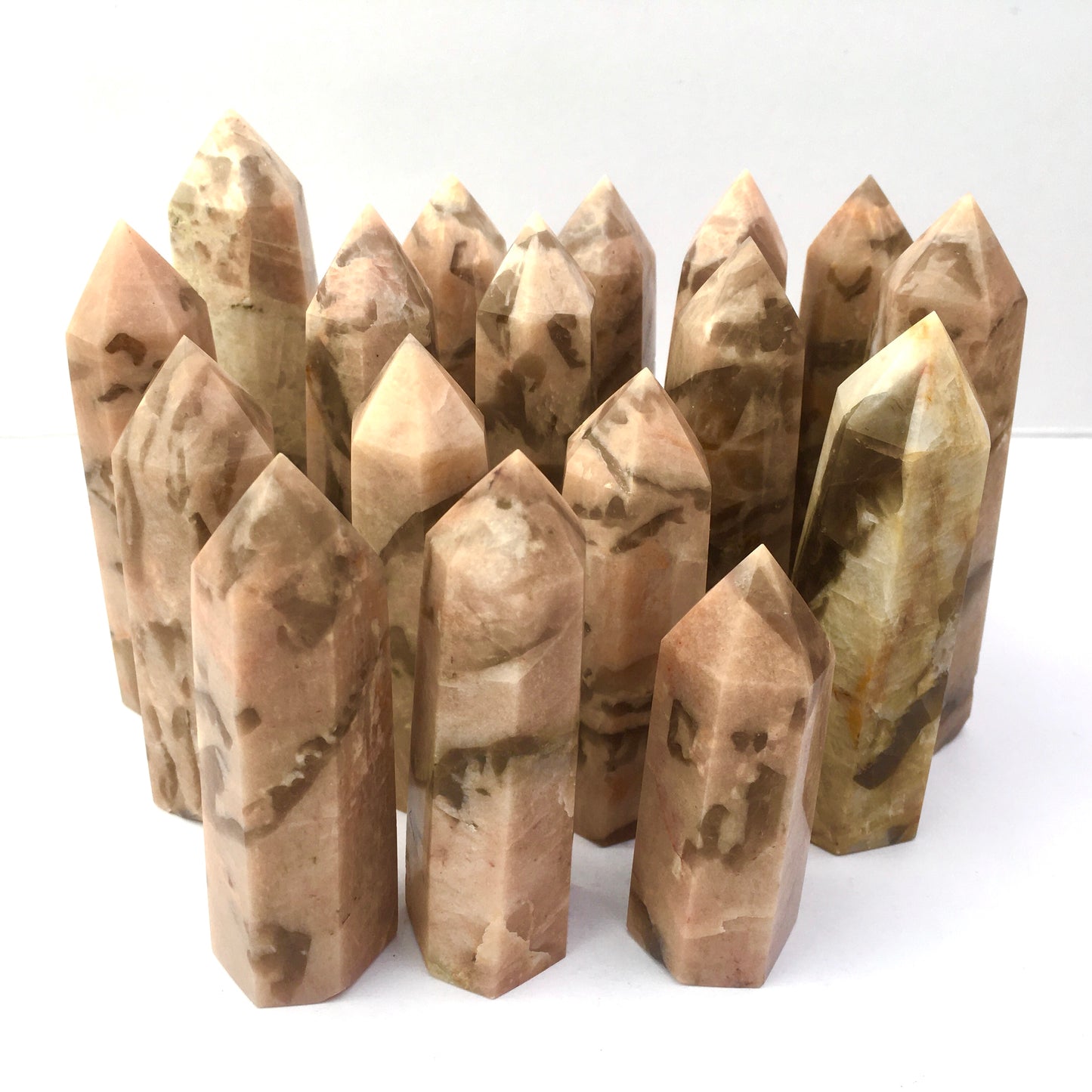 Wholesale Natural Crystal Moonstone calcite tower for decoraiotion 1kg