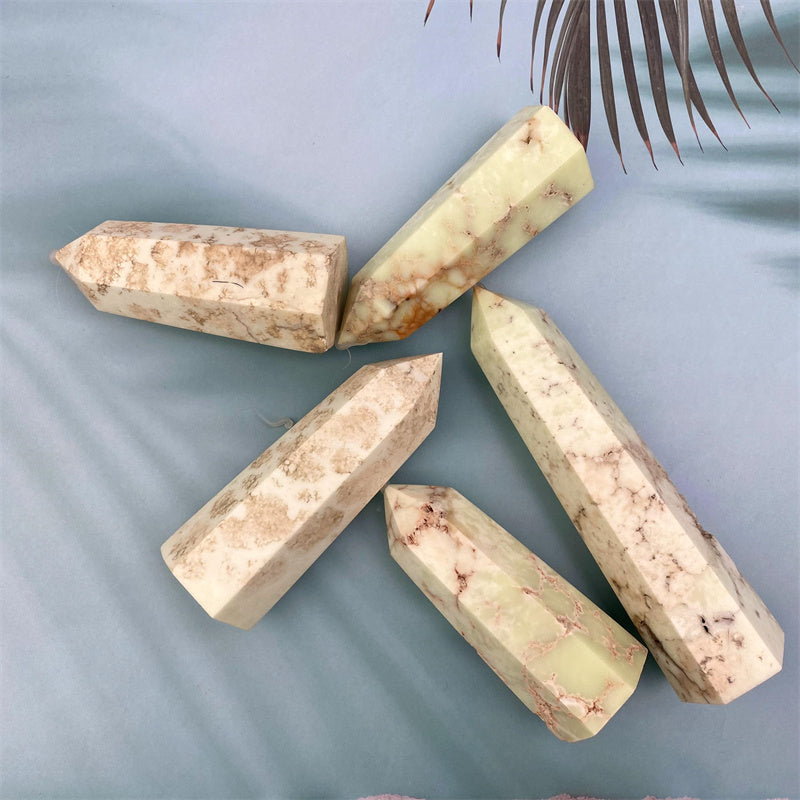 Wholesale natural healing Xiu yu jade tower for decoration 1kg