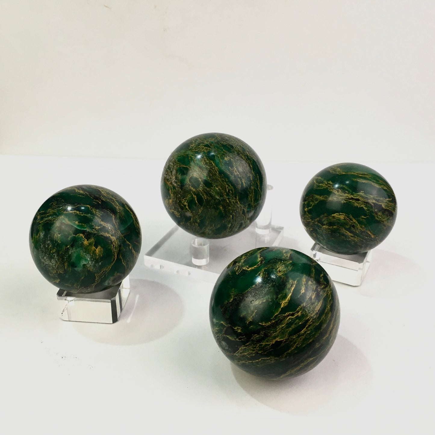 Wholesale natural quartz emerald sphere for decoration 1kg