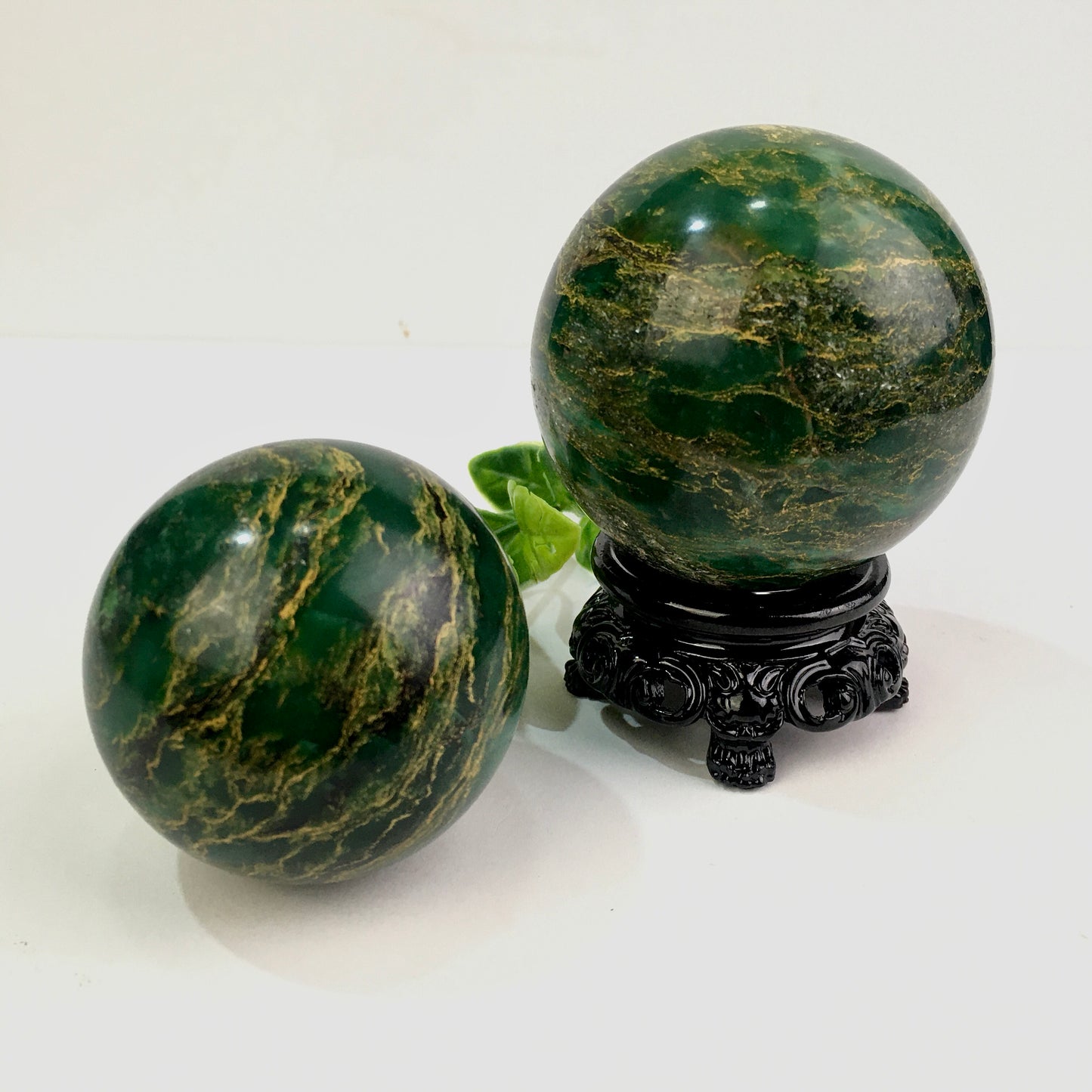 Wholesale natural quartz emerald sphere for decoration 1kg