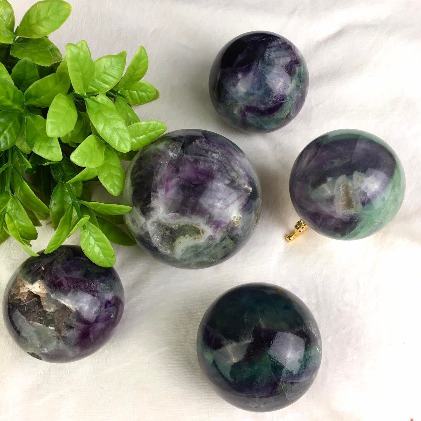 Wholesale high quality reiki natural Plume Fluorite Spheres for decoration 1kg
