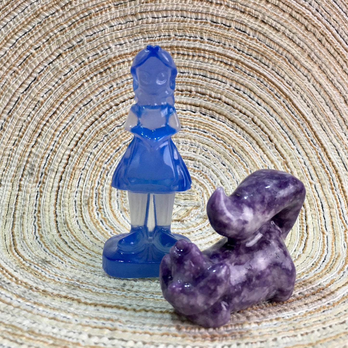 Wholesale high quality reiki natural crystal Alice and Cat carving for decoraiotion