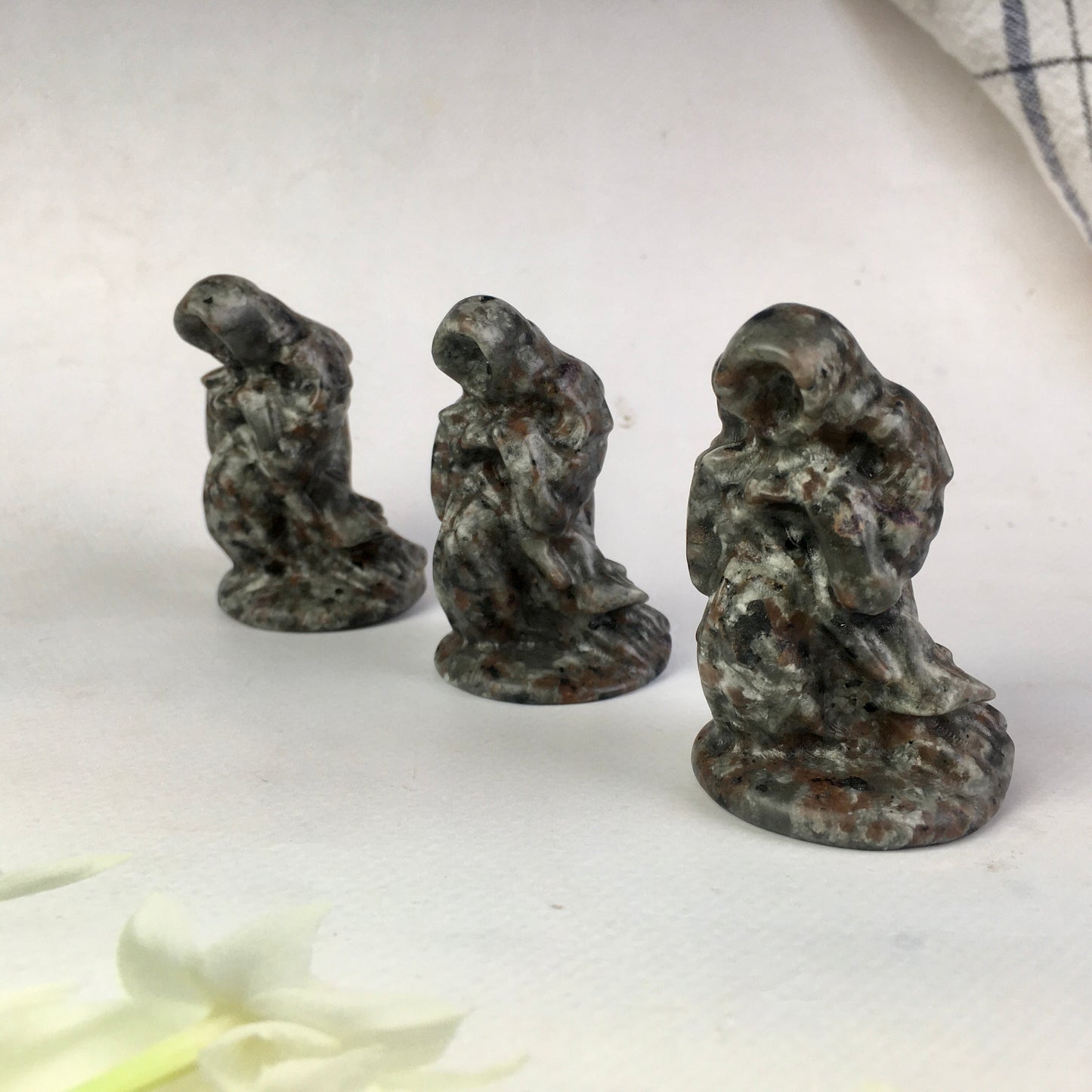 Wholesale Natural Crystal Gemstones Hand-Carved Yooperlite Crystal Halloween Carving for Halloween Gifts