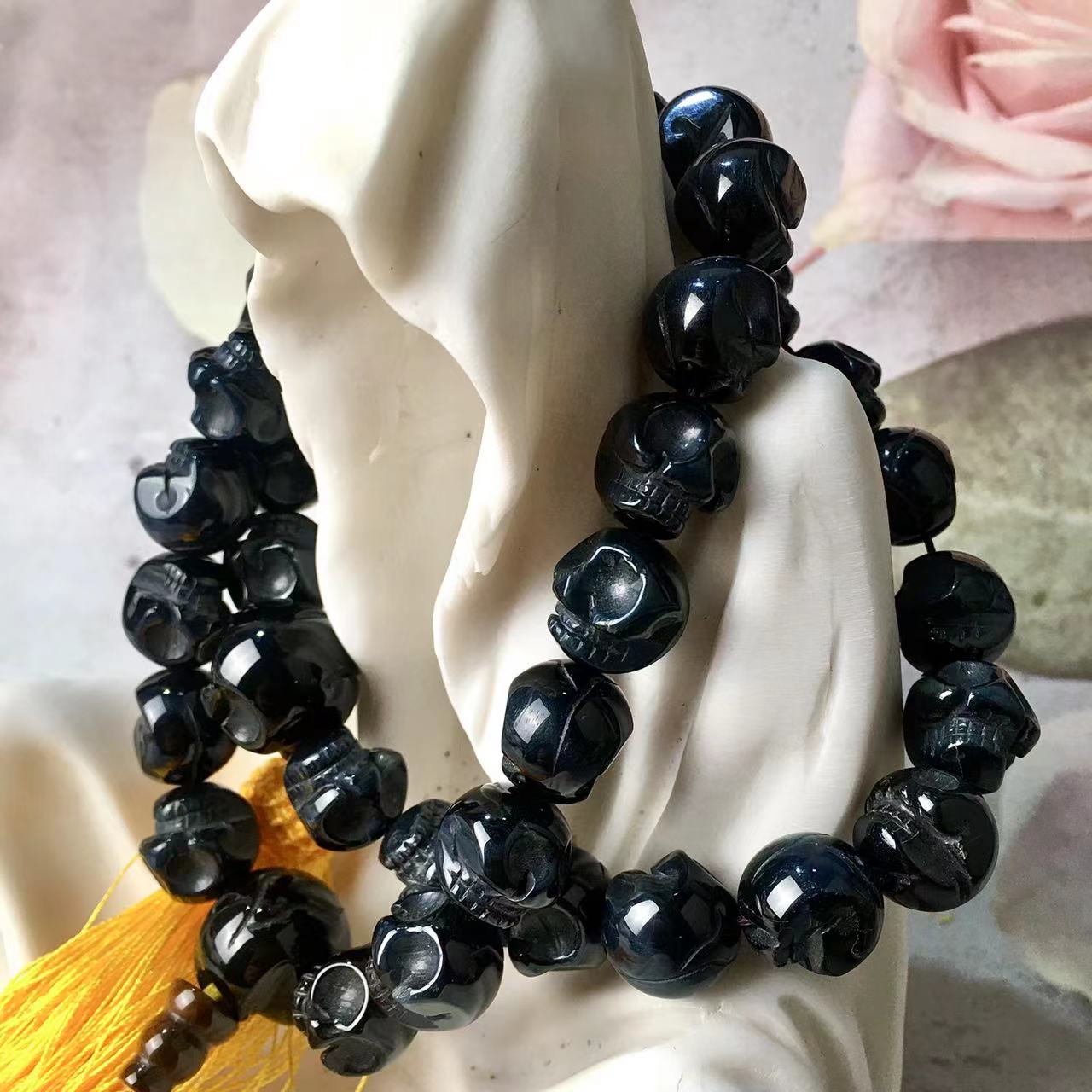 Black obsidian skulls keychain bracelets wholesale gemstone carving Crystal 13MM