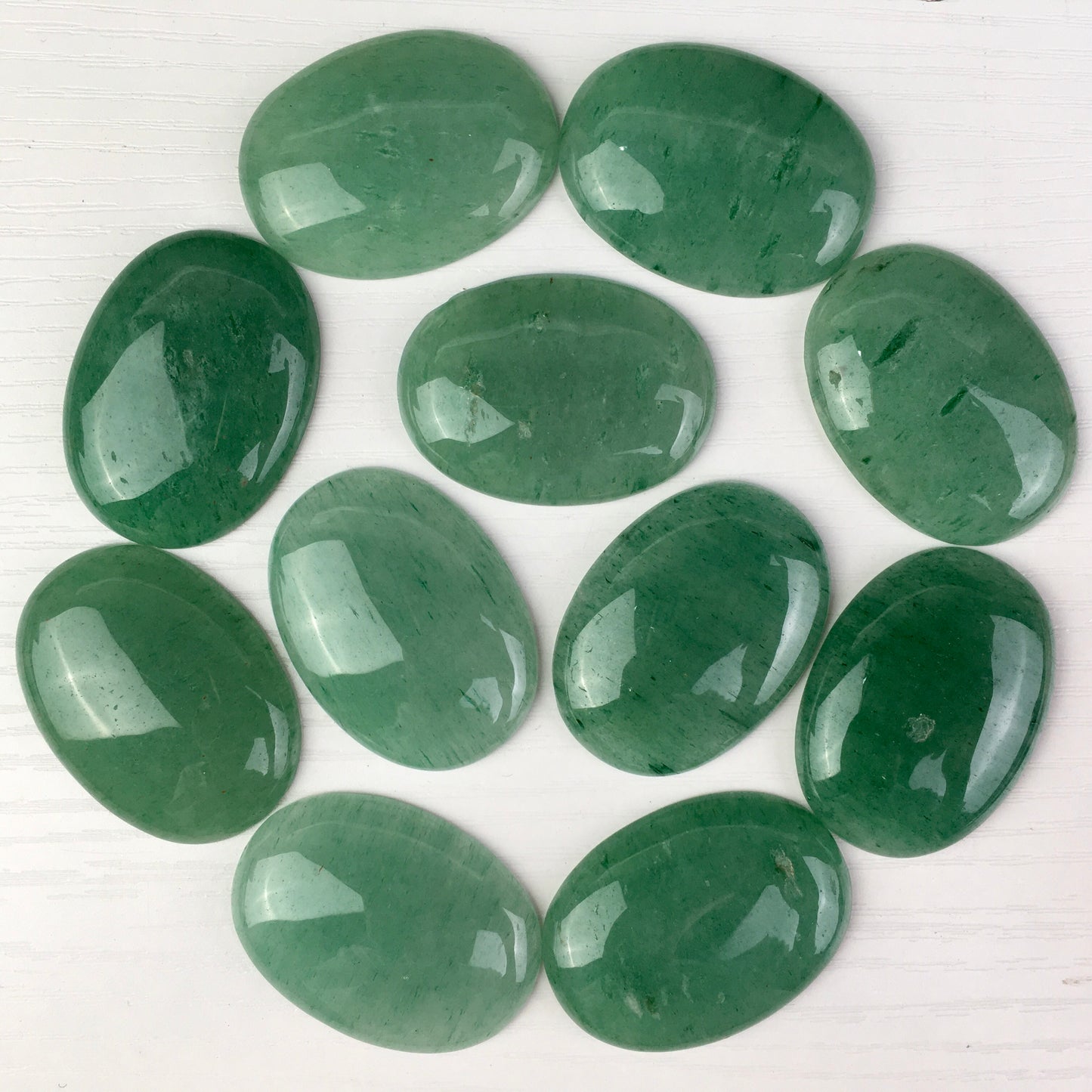 Wholesale high quality reiki natural crystal green aventurine ellipse pendant Love stone for decoraiotion