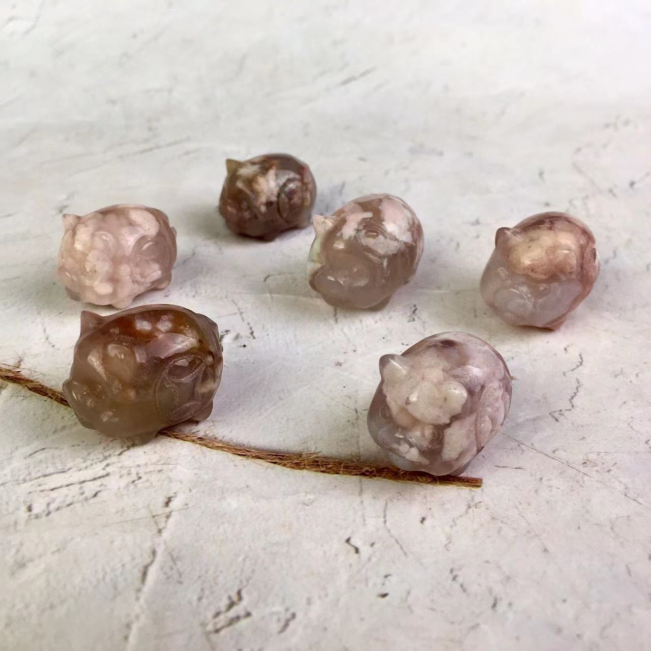 Newly Designed Beautiful Gift Natural Quartz Crystal Sakura Agate Pig for Decoration