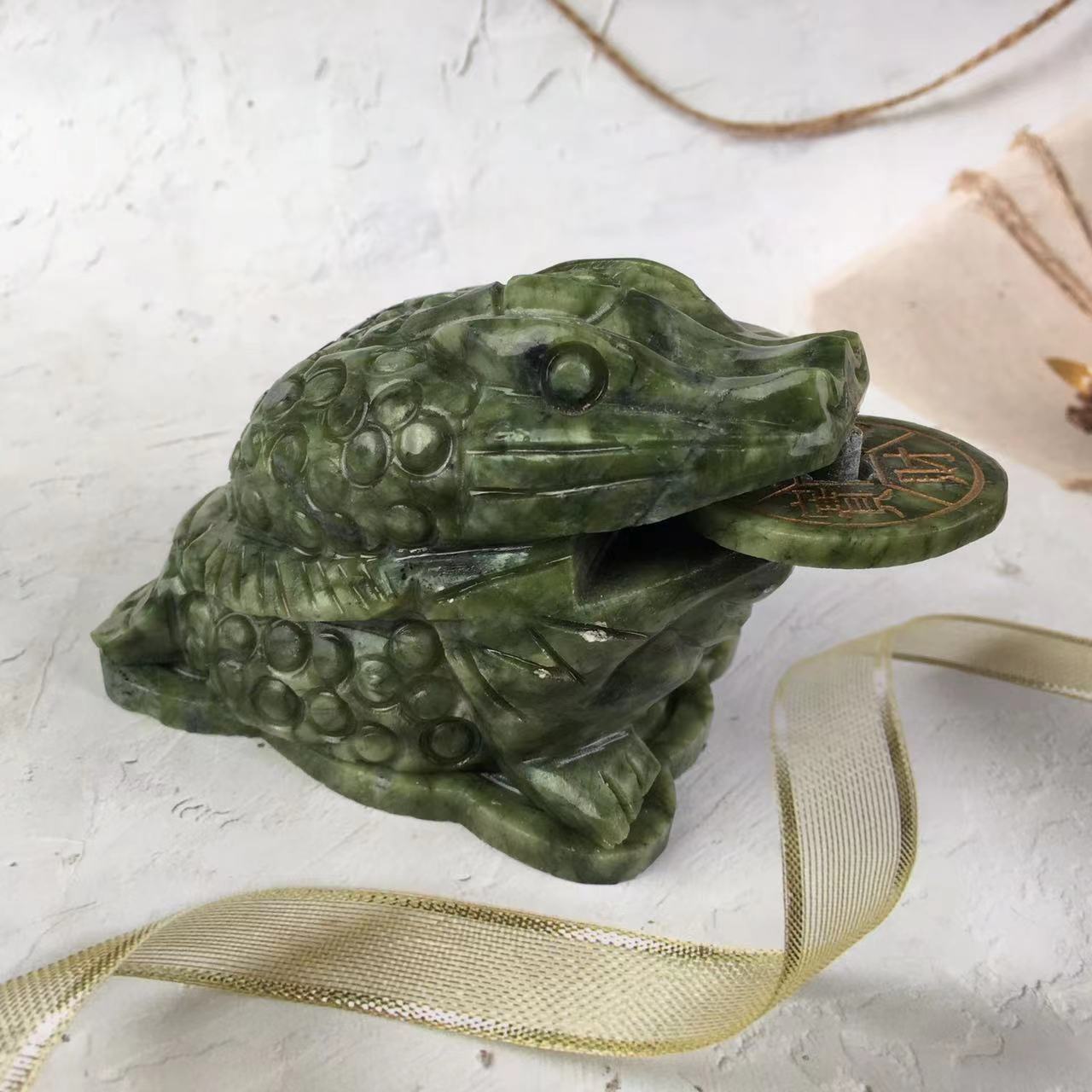 Wholesale Natural Xiuyu carving Hand Carved Serpentine Jade Gemstone Crystals Carved Green Jade elephant/ dragon/gold toad For Gift