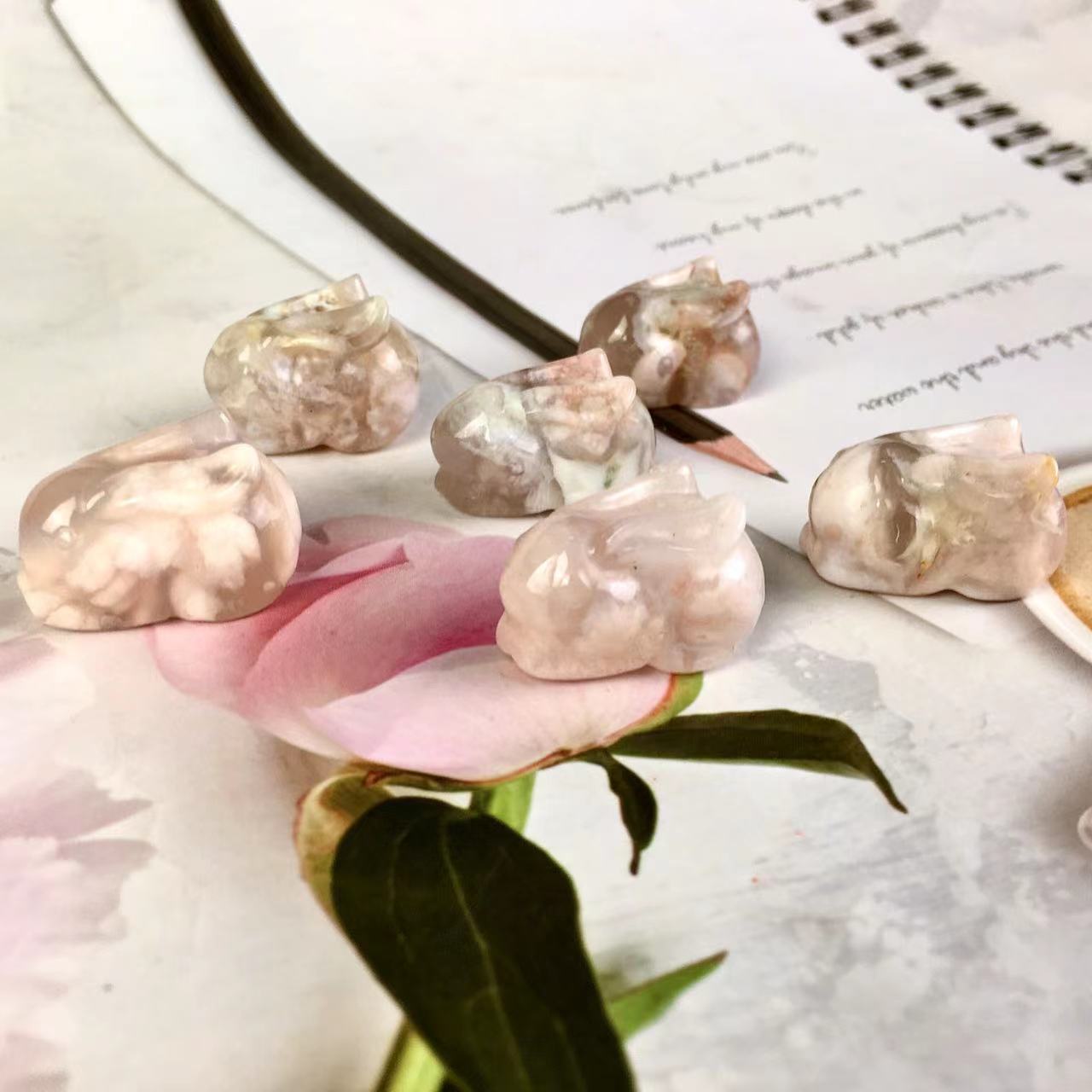High quality wholesale Natural Crystal Sakura agate rabbit For Decoration
