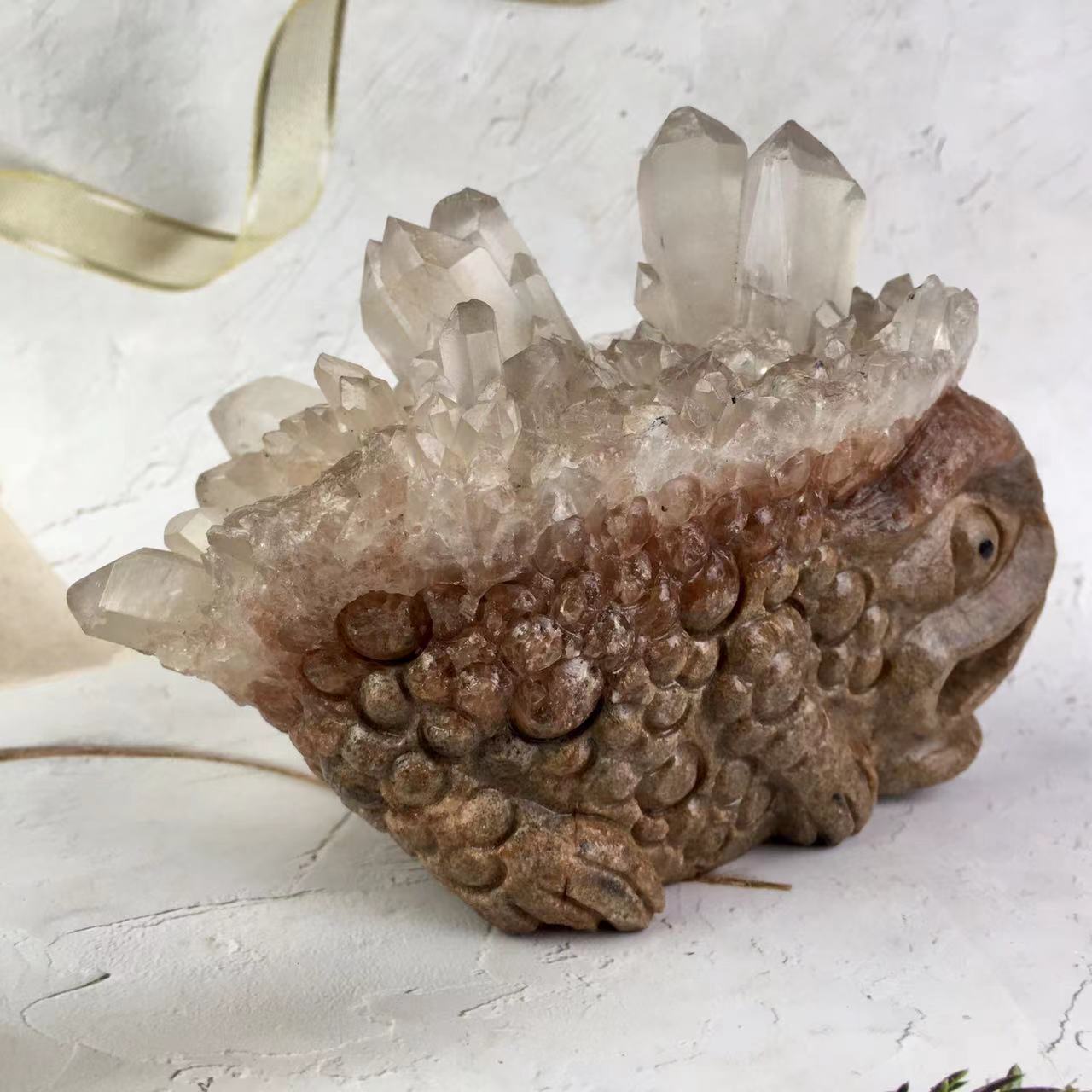 Wholesale high quality natural cluster Gold Toad carving Lucky toad for decoration