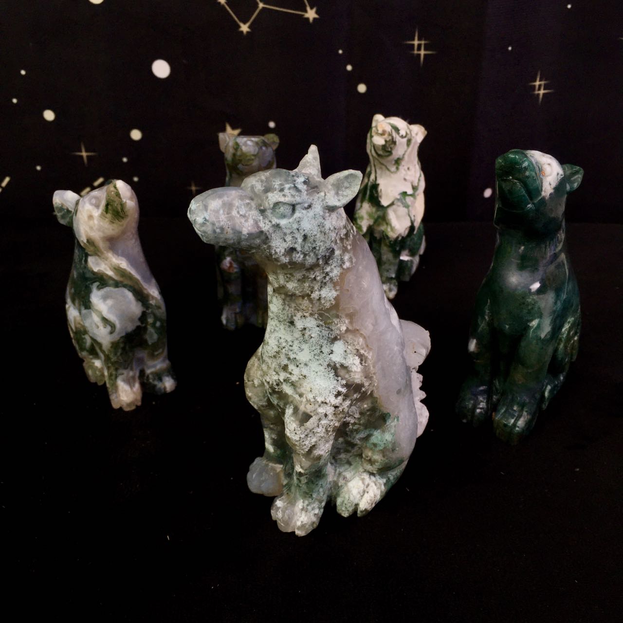 Wholesale high quality reiki natural crystal moss agate wolf carving for decoraiotion