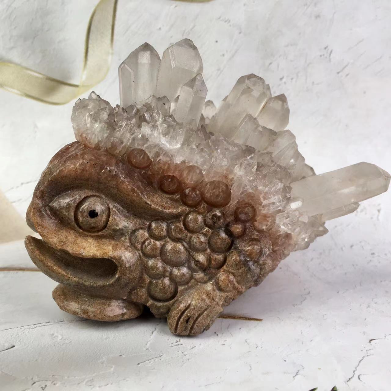 Wholesale high quality natural cluster Gold Toad carving Lucky toad for decoration