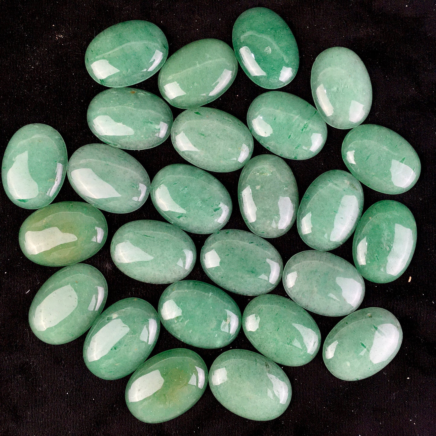 Wholesale high quality reiki natural crystal green aventurine ellipse pendant Love stone for decoraiotion