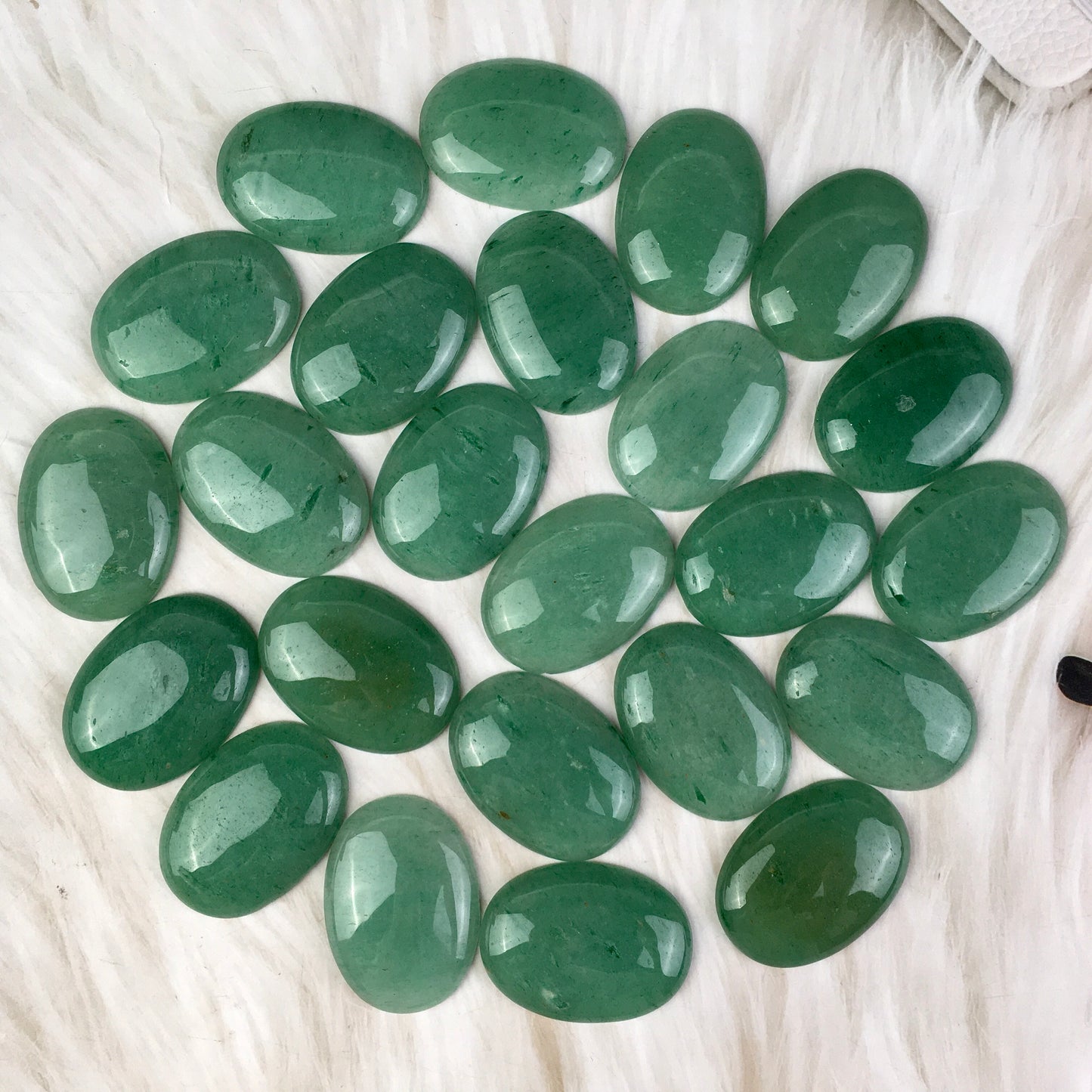 Wholesale high quality reiki natural crystal green aventurine ellipse pendant Love stone for decoraiotion