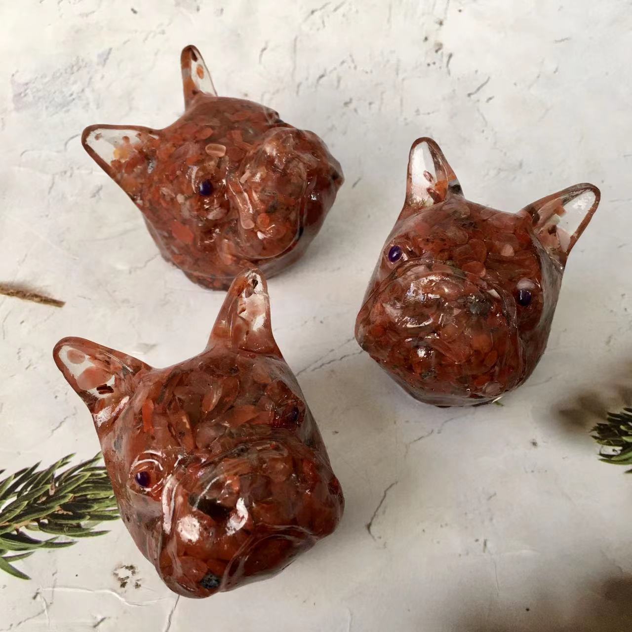 Natural crystal chip resin carved dog head red agate carved animal crystal craft ornaments