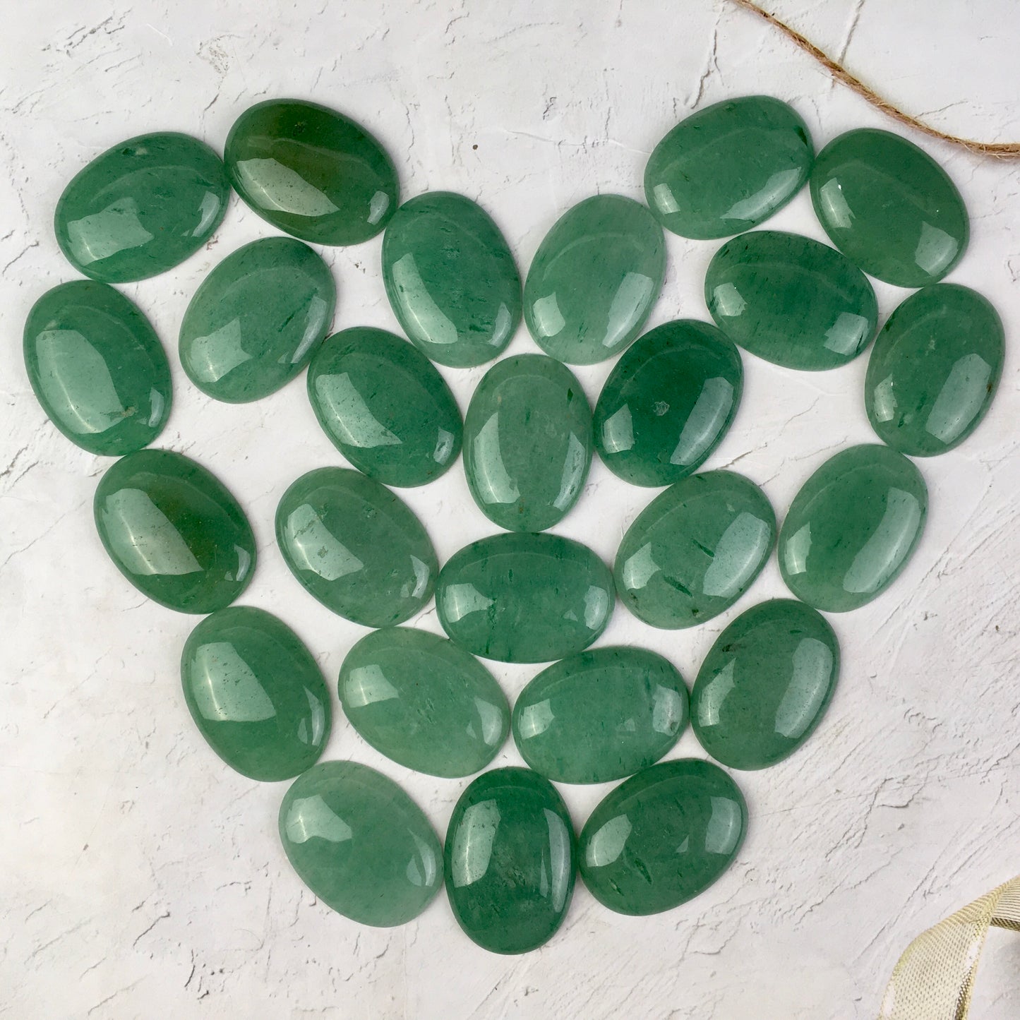 Wholesale high quality reiki natural crystal green aventurine ellipse pendant Love stone for decoraiotion
