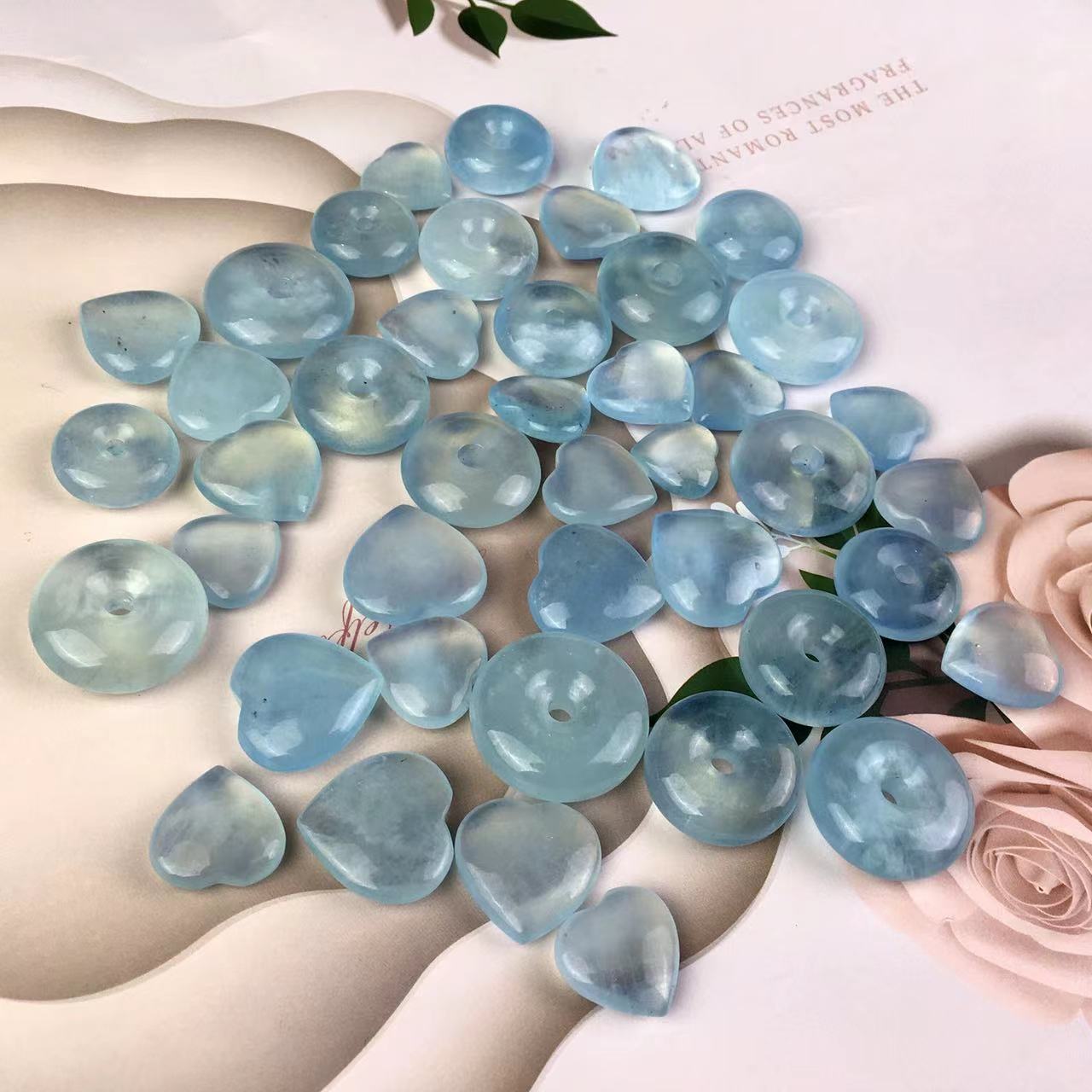 High quality wholesale Hand carved Natural Crystal Aquamarine Safety buckle and Heart For Decoration 1g