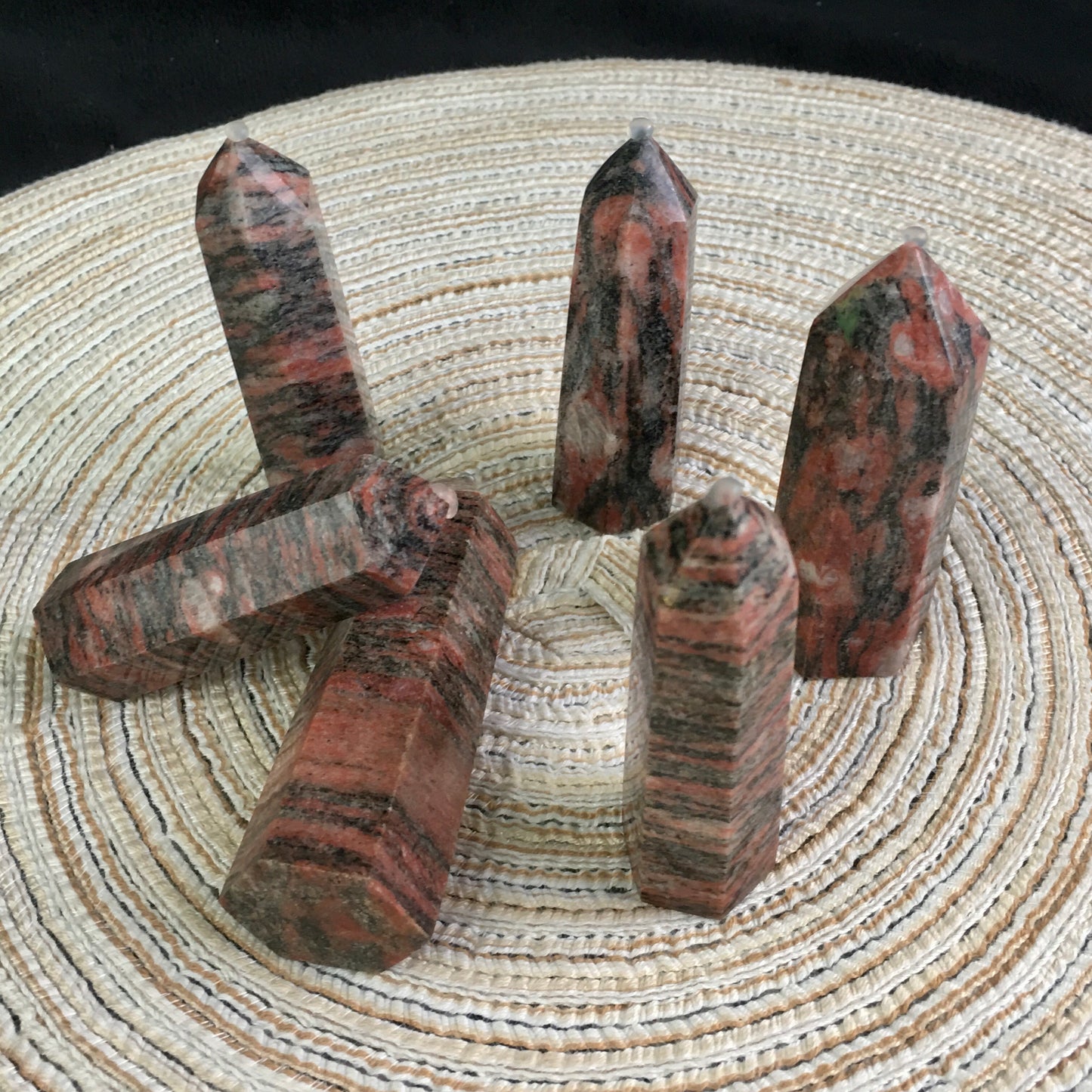 Wholesale high quality reiki natural crystal Red seasame tower for decoraiotion 1kg