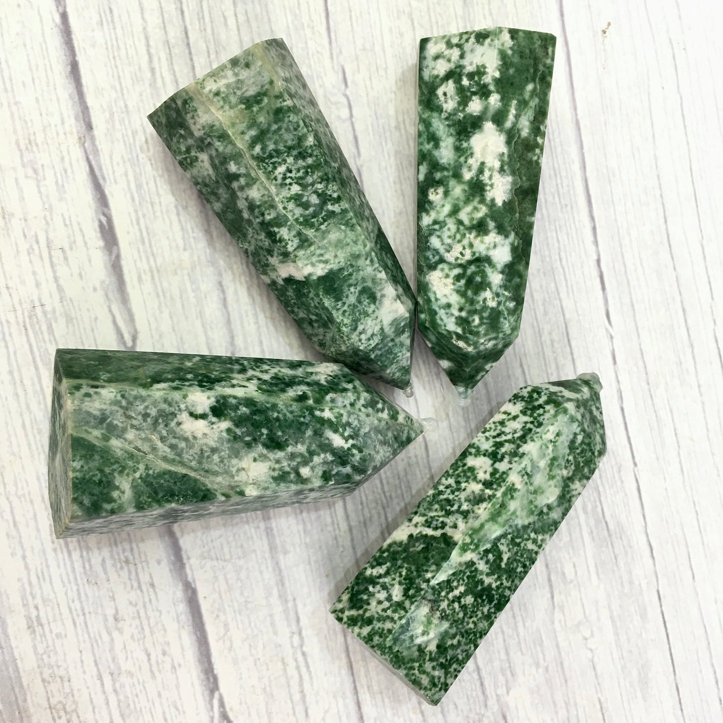 Wholesale natural crystal Qinghai jade tower for decoraiotion 1kg
