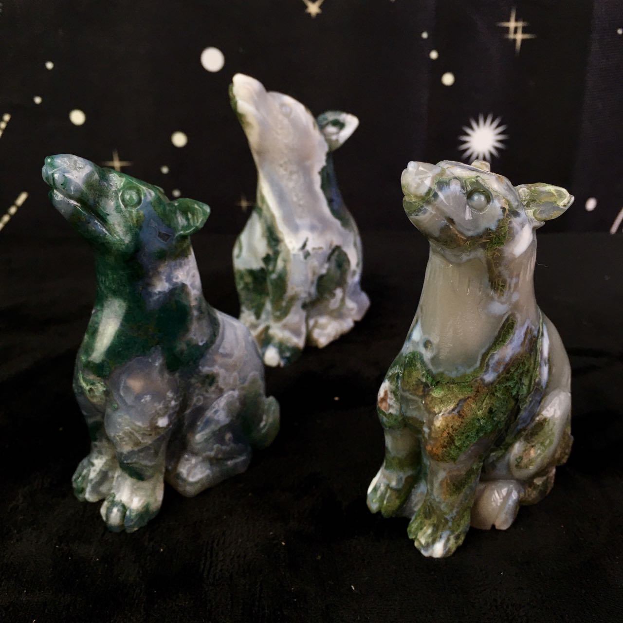 Wholesale high quality reiki natural crystal moss agate wolf carving for decoraiotion