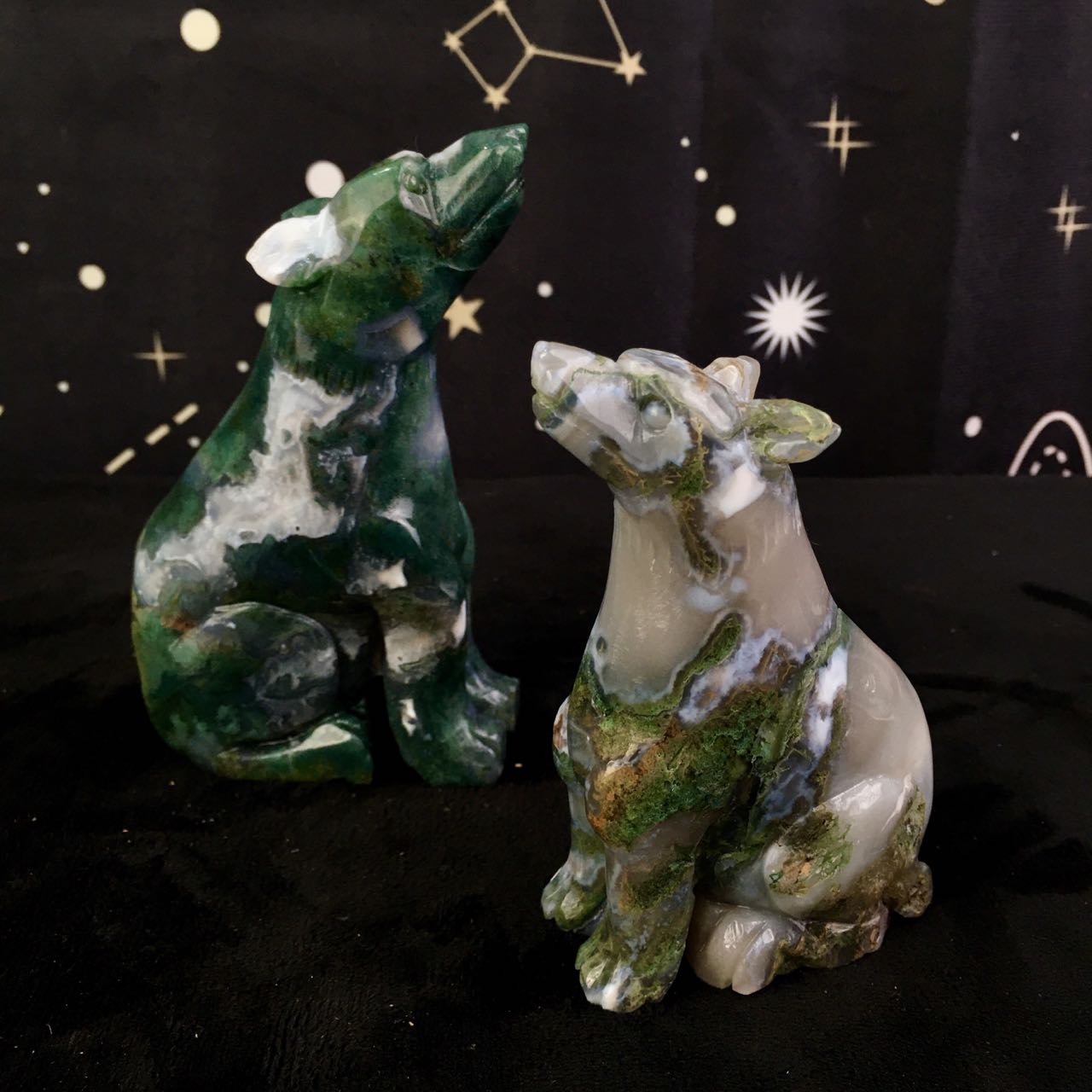 Wholesale high quality reiki natural crystal moss agate wolf carving for decoraiotion