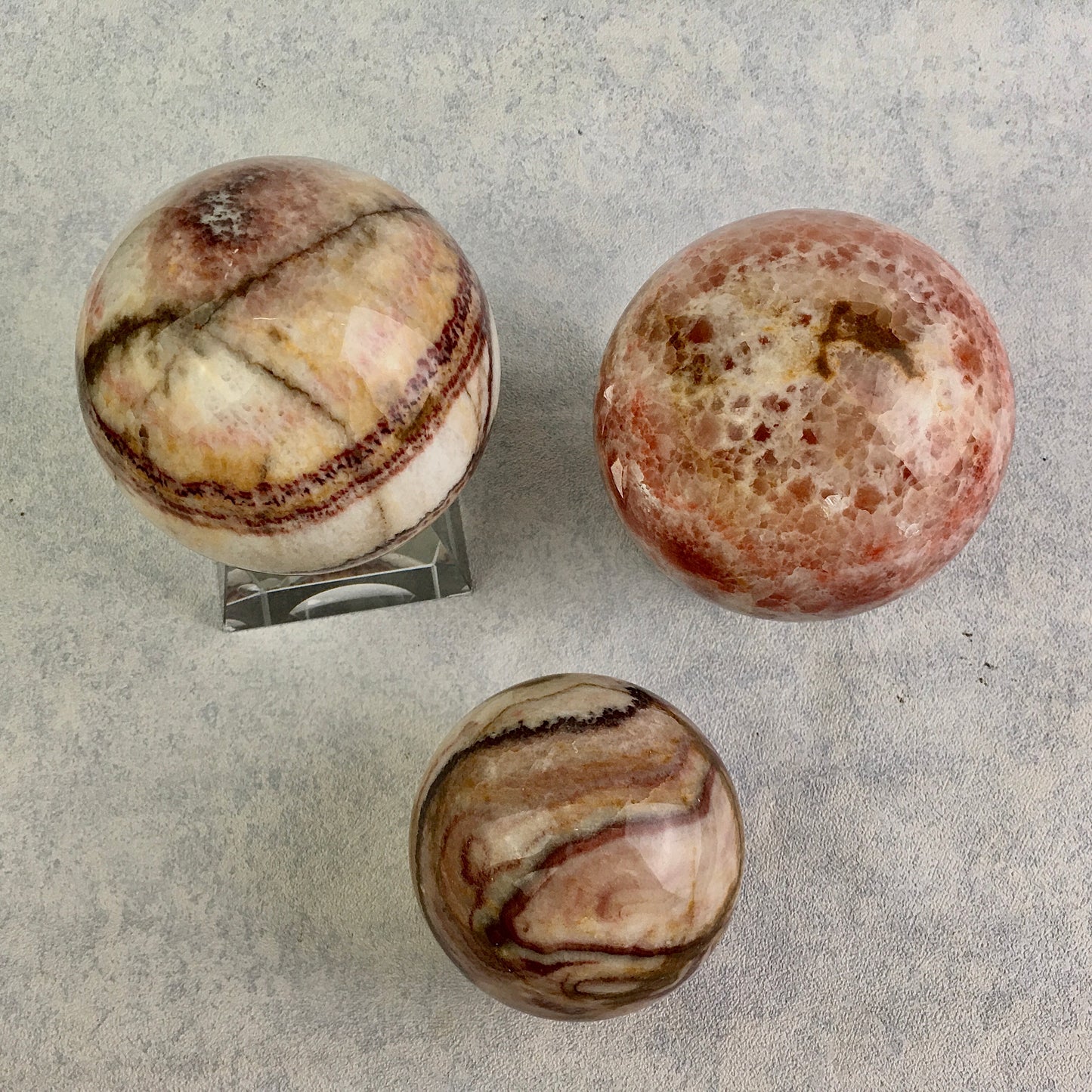 Wholesale Natural Pork Stone Tricolor Banded Calcite Sphere Ball Healing Crystal Rocks 1kg