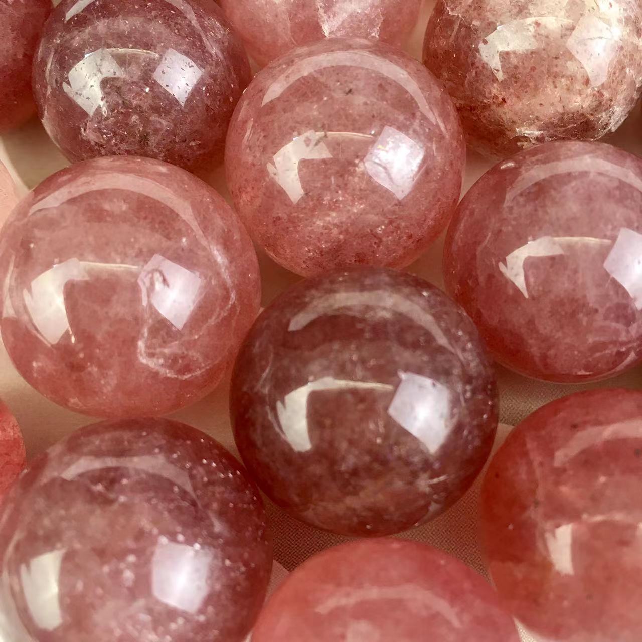 High quality wholesale Natural Crystal Strawberry beads For Decoration