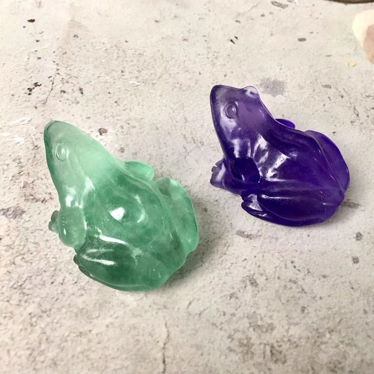 Wholesale Natural crystal Hand Carved fluorite crystal animals crafts Frog Statue For gift and crystal decor