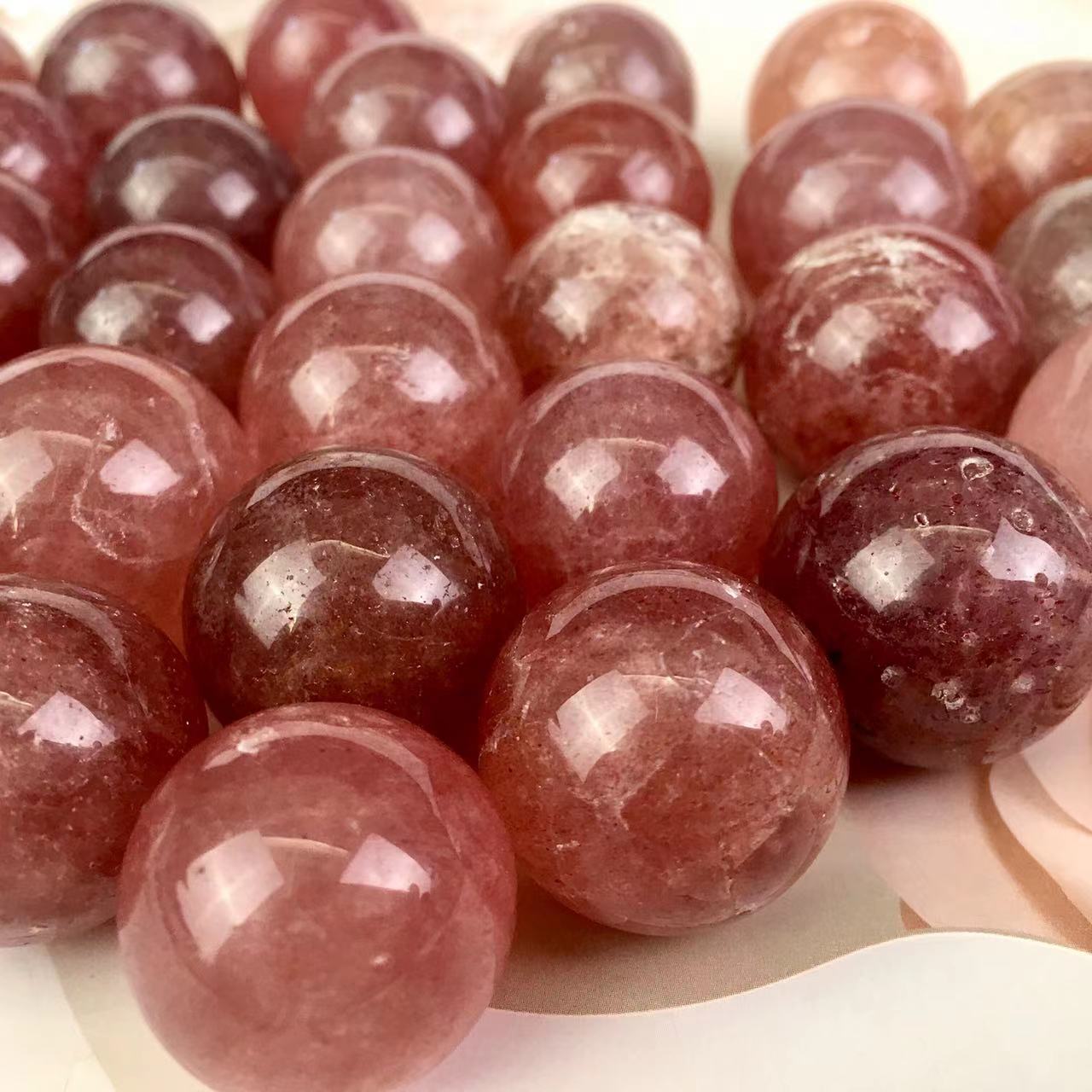 High quality wholesale Natural Crystal Strawberry beads For Decoration