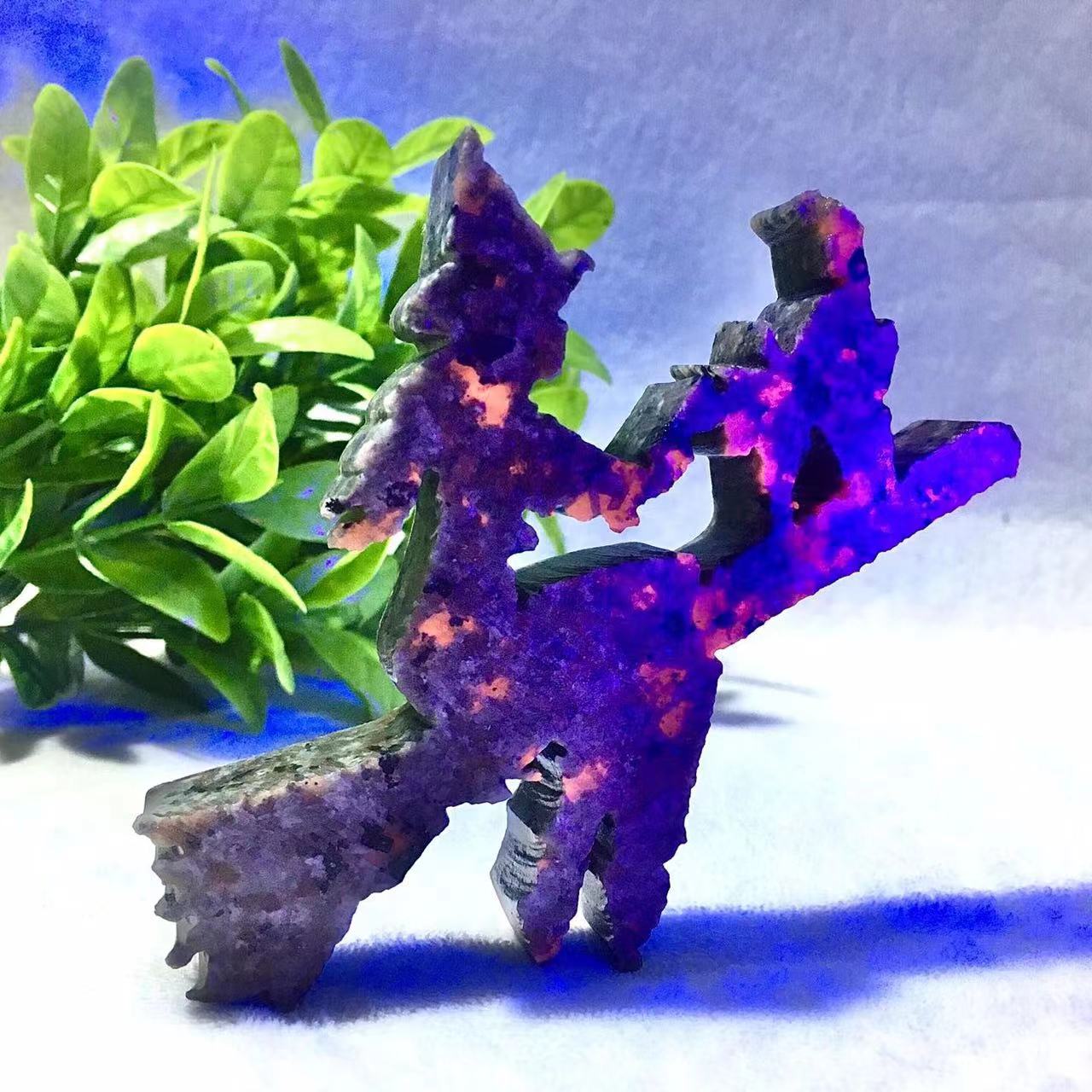 Wholesale Natural Crystal Hand Carved Yooperlite Witch On The Broom For Halloween Gift