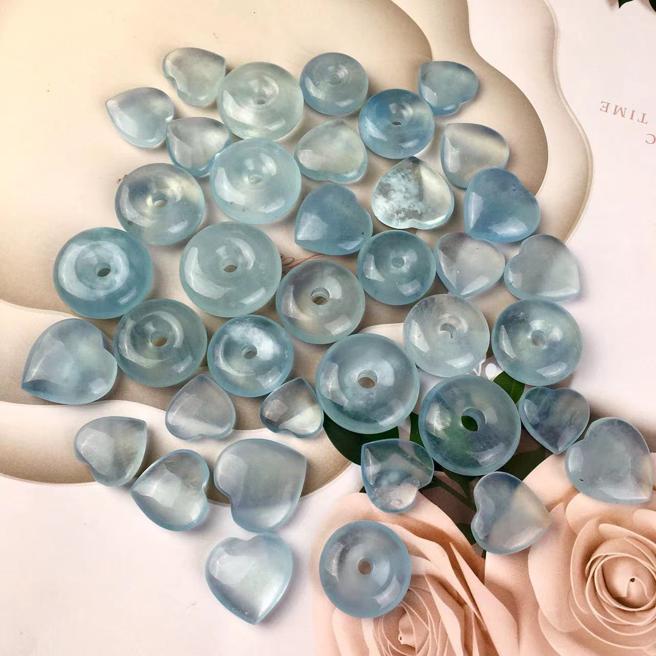 High quality wholesale Hand carved Natural Crystal Aquamarine Safety buckle and Heart For Decoration 1g