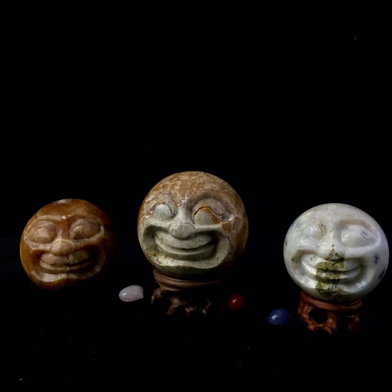 Wholesale Carving Natural Gemstone Healing Quartz Crystal Smiling Face Ball Sphere Carving for Decoration 1kg