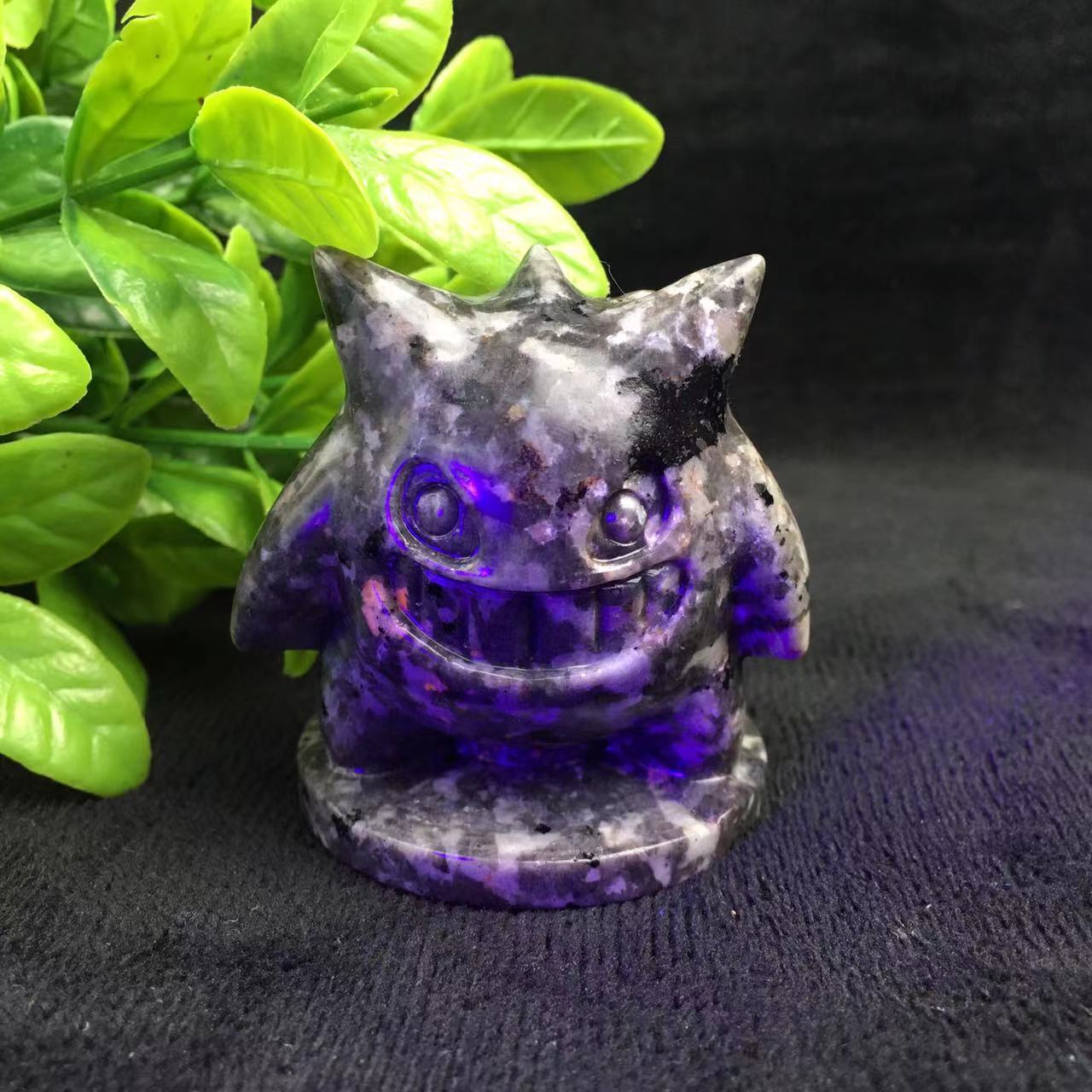 Wholesale high quality reiki natural crystal carving yooperlite gengar for decoraiotion