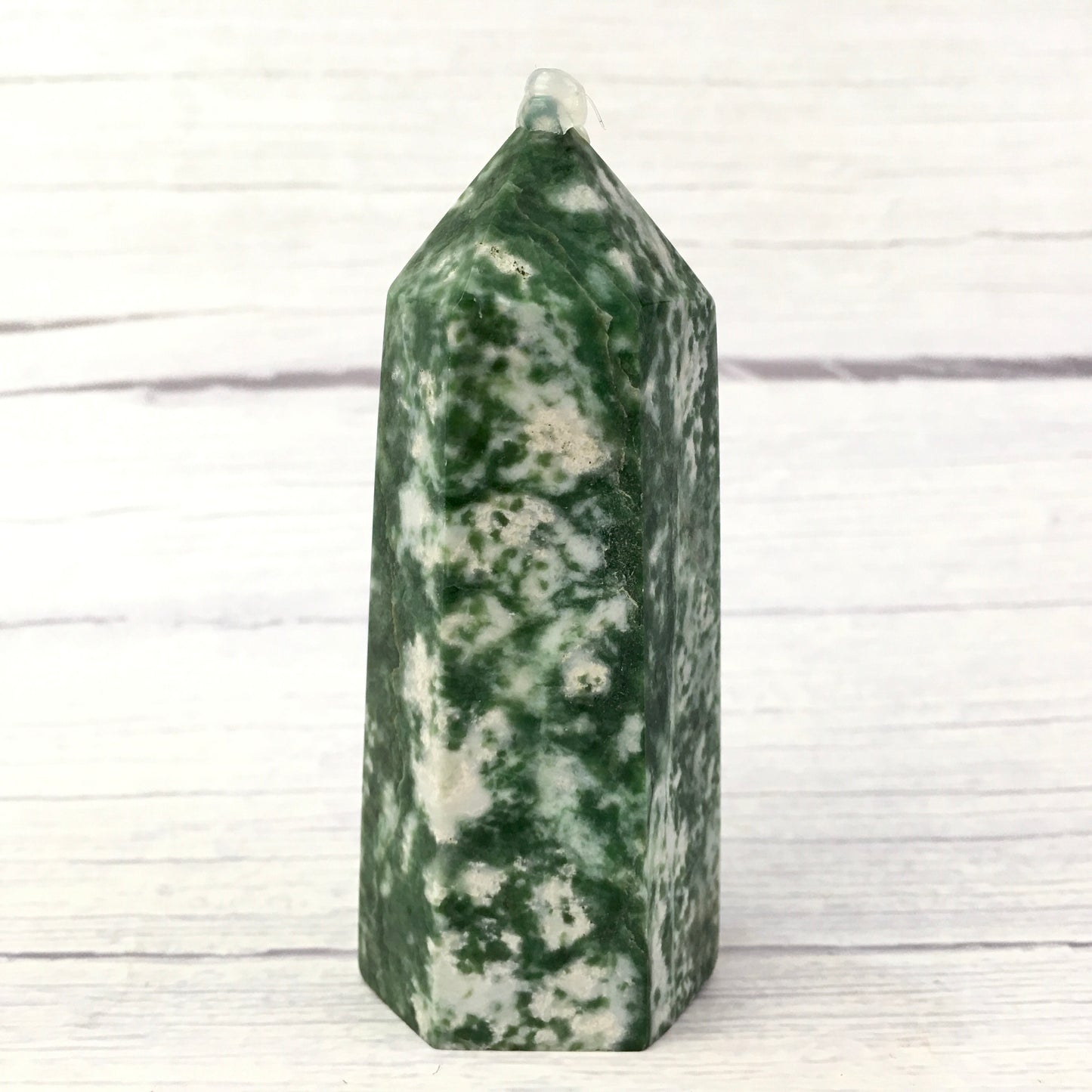 Wholesale natural crystal Qinghai jade tower for decoraiotion 1kg