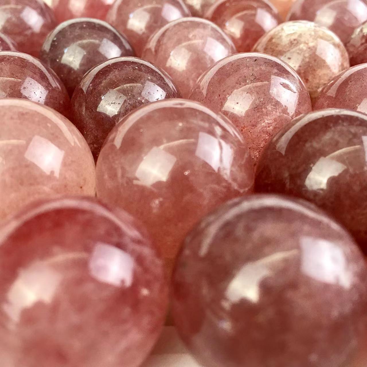 High quality wholesale Natural Crystal Strawberry beads For Decoration