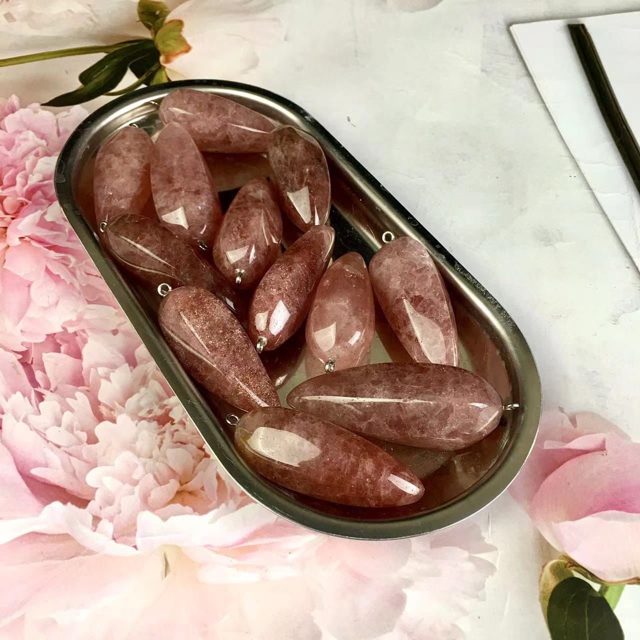 High quality wholesale Natural Crystal Strawberry pendant For Decoration