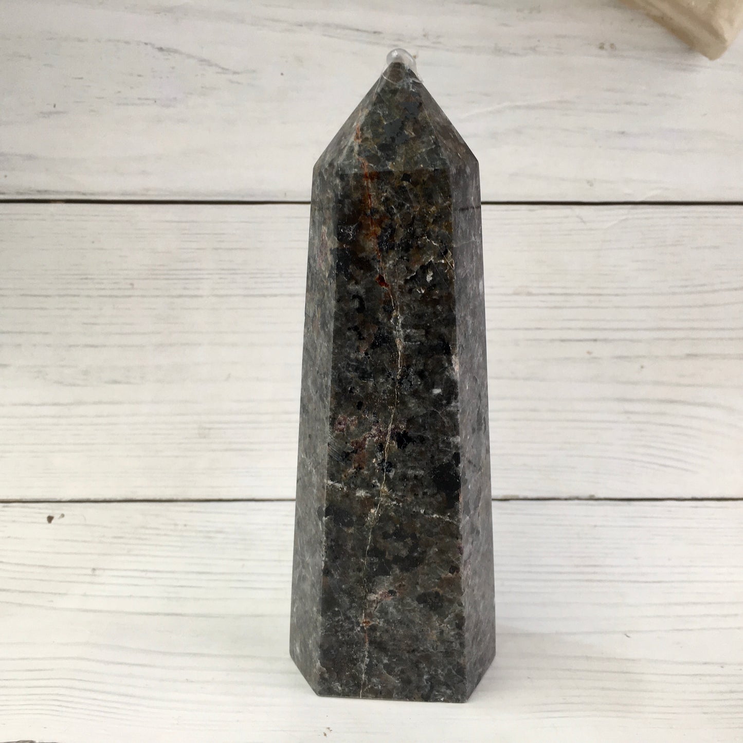 Wholesale natural crystal yooperlite tower for decoration 1kg
