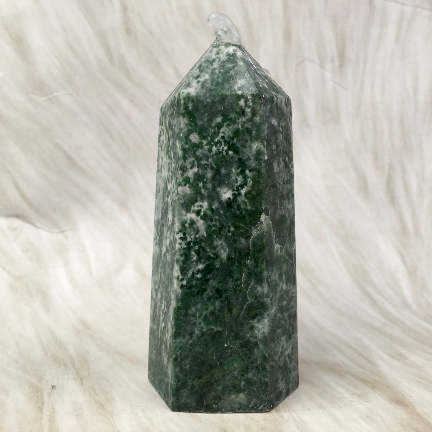 Wholesale natural crystal Qinghai jade tower for decoraiotion 1kg