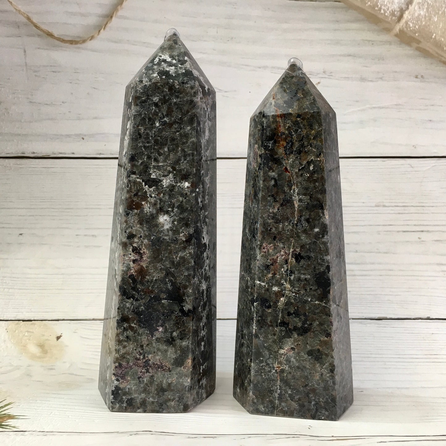 Wholesale natural crystal yooperlite tower for decoration 1kg