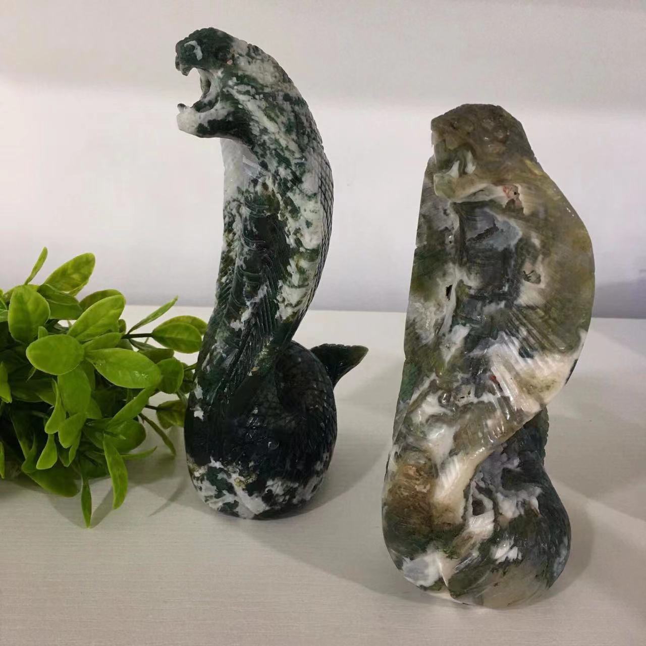 High quality wholesale Hand carved Natural Crystal moss agate snake For Decoration
