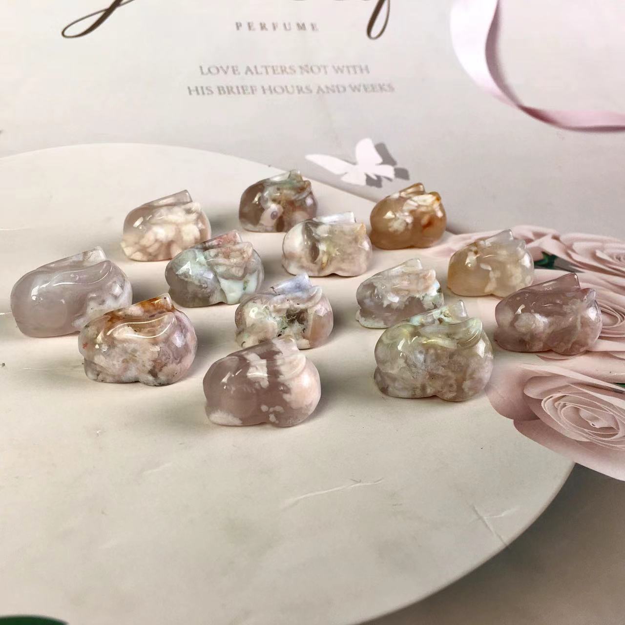 High quality wholesale Natural Crystal Sakura agate rabbit For Decoration