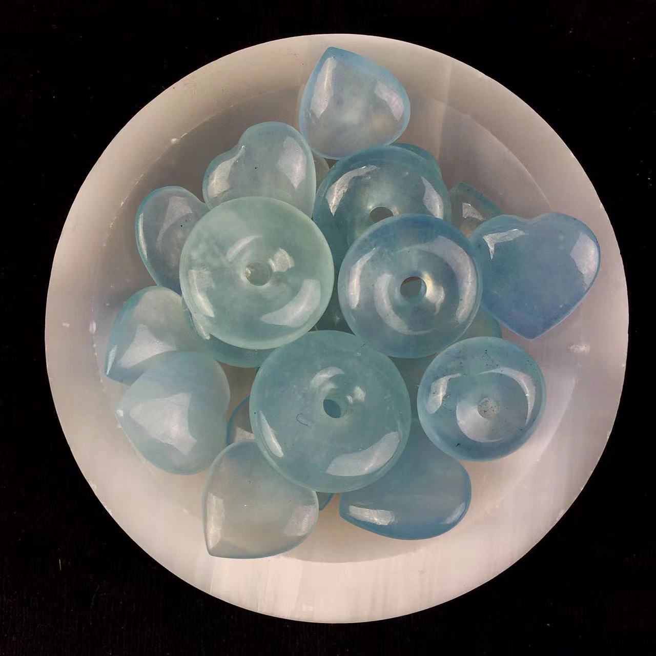 High quality wholesale Hand carved Natural Crystal Aquamarine Safety buckle and Heart For Decoration 1g