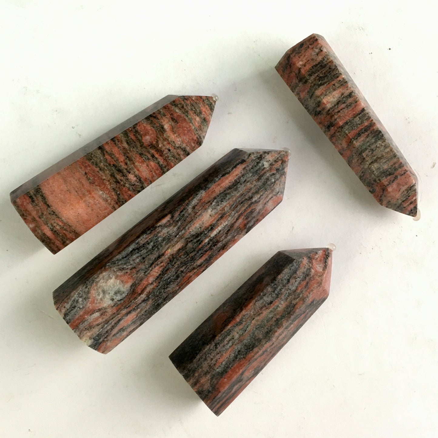 Wholesale high quality reiki natural crystal Red seasame tower for decoraiotion 1kg