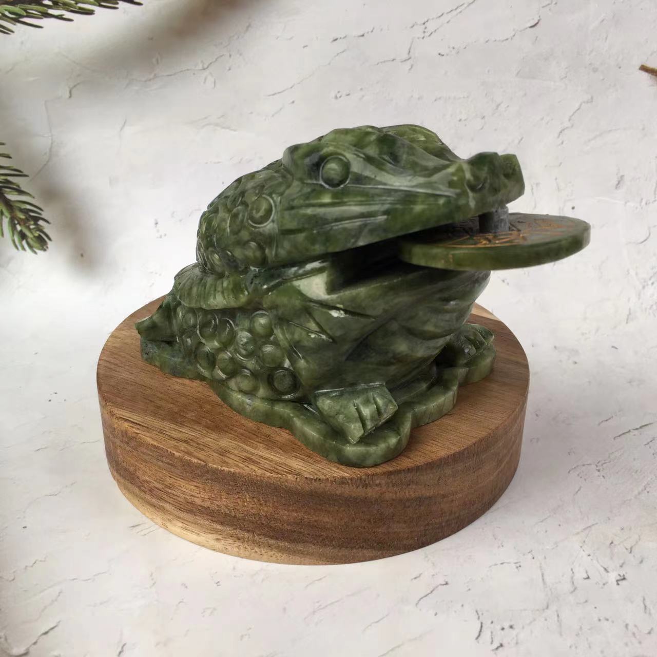 Wholesale Natural Xiuyu carving Hand Carved Serpentine Jade Gemstone Crystals Carved Green Jade elephant/ dragon/gold toad For Gift
