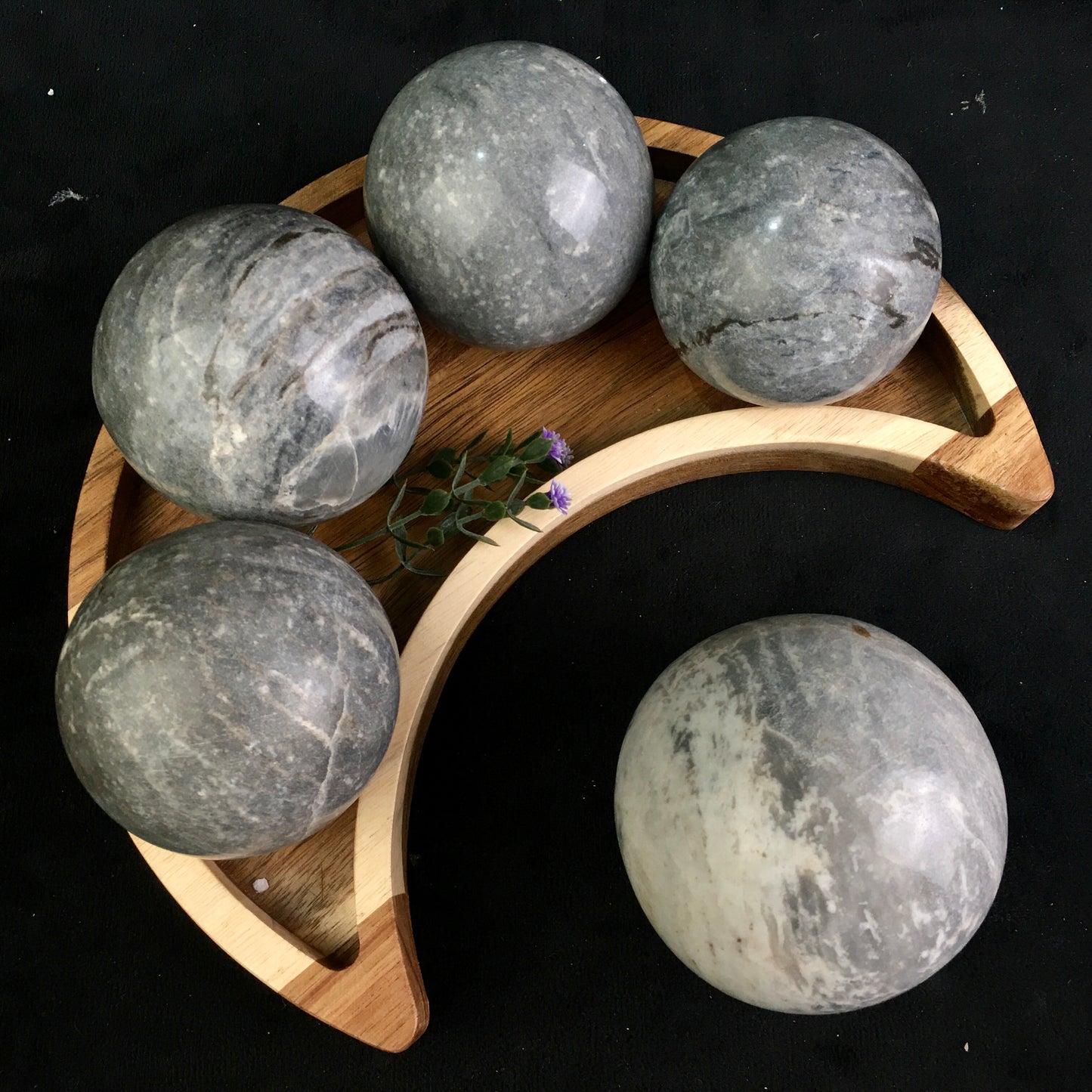 Wholesale high quality reiki natural soot stone sphere for decoration 1kg