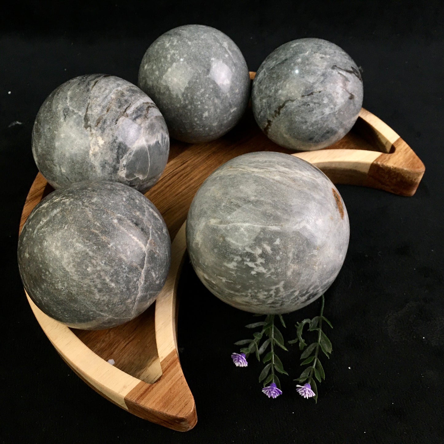 Wholesale high quality reiki natural soot stone sphere for decoration 1kg