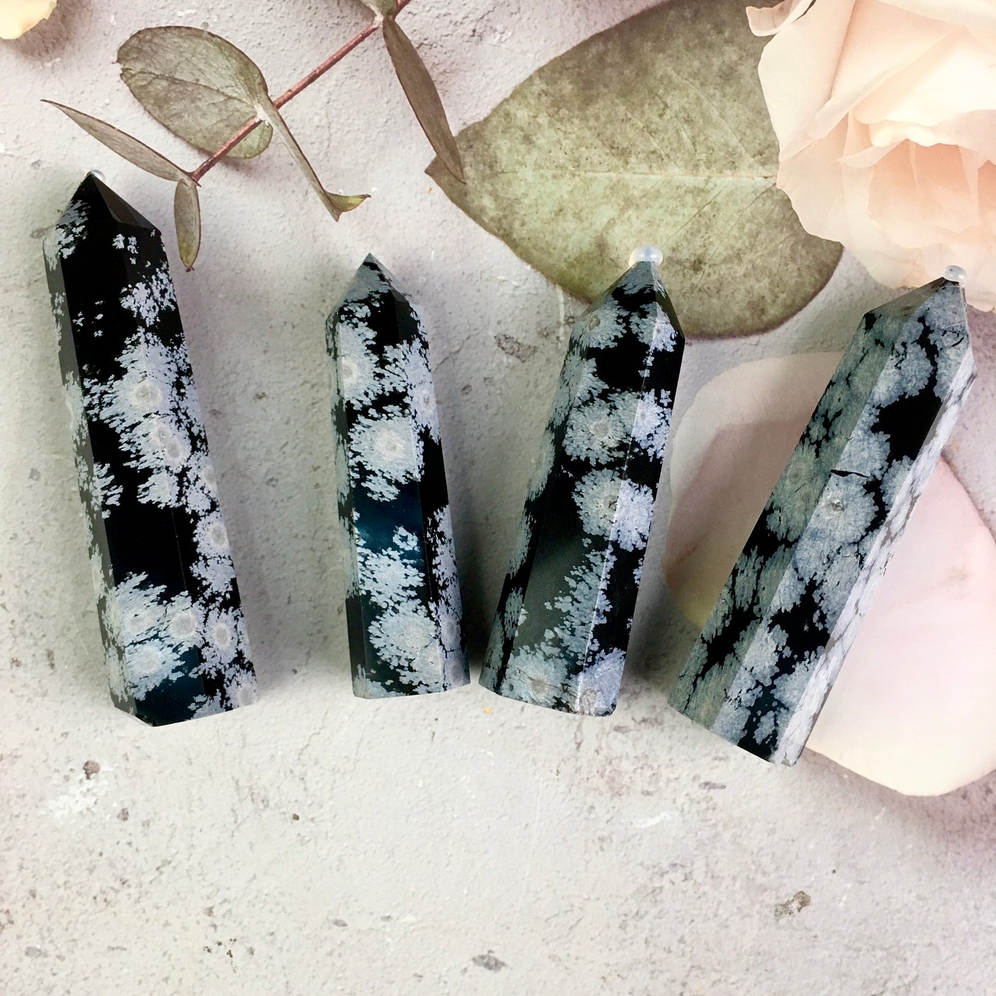 Wholesale natural crystal healing snowflake obsidian tower for decoraiotion 1kg